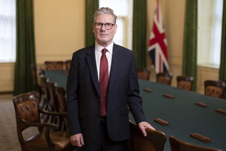 Prime_Minister_Sir_Keir_Starmer_Official_Portrait-950x634